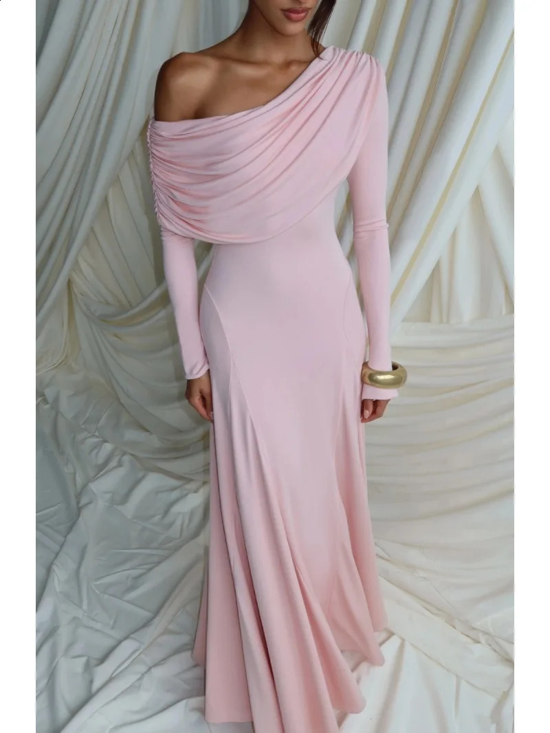 Ins celebrity style solid color simple and elegant dinner senior sling oblique collar off-the-shoulder slim waist dress 260920