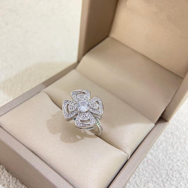 Light luxury designer ring classic 925 sterling silver/gold Four-leaf clover ring 2026 fashion designer jewelry gift for women's party diamond