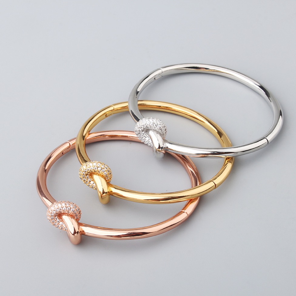 Luxury Gold Knot Bangle Bracelet Pave Crystal Designer Jewelry Elegant Women Fashion Accessory Wedding Party Gifts