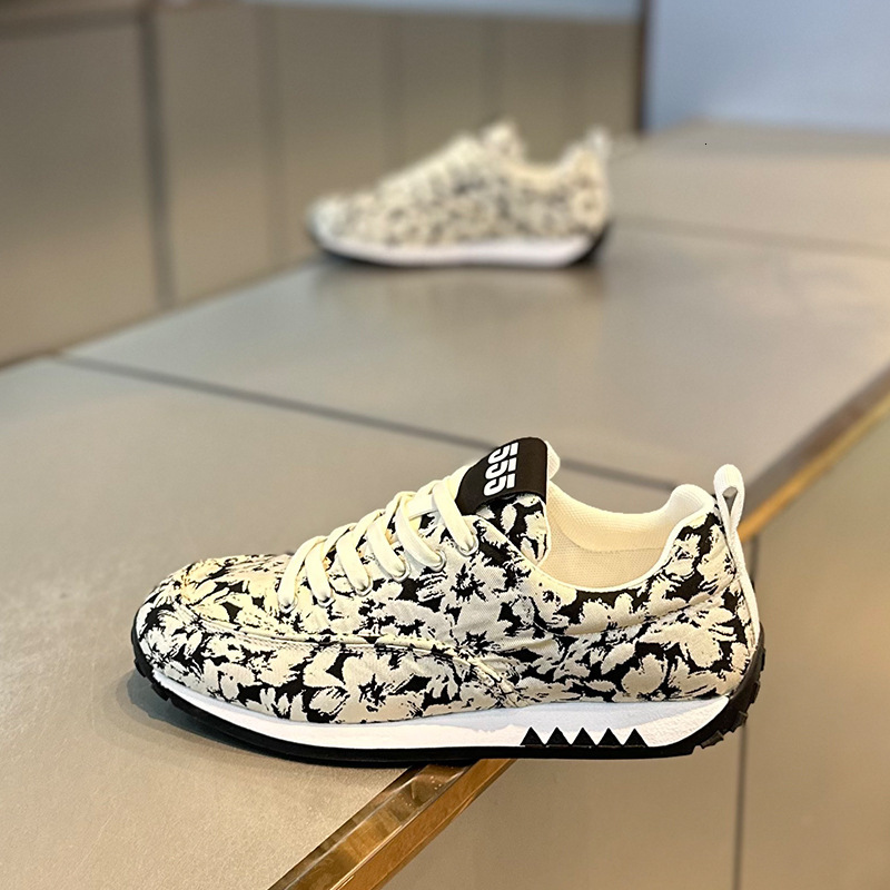 Men's Shoes 2025 Designer shoes Summer New Vintage Fashion Popular Breathable Casual shoes Soft Sole Trendy Versatile Casual Sneakers