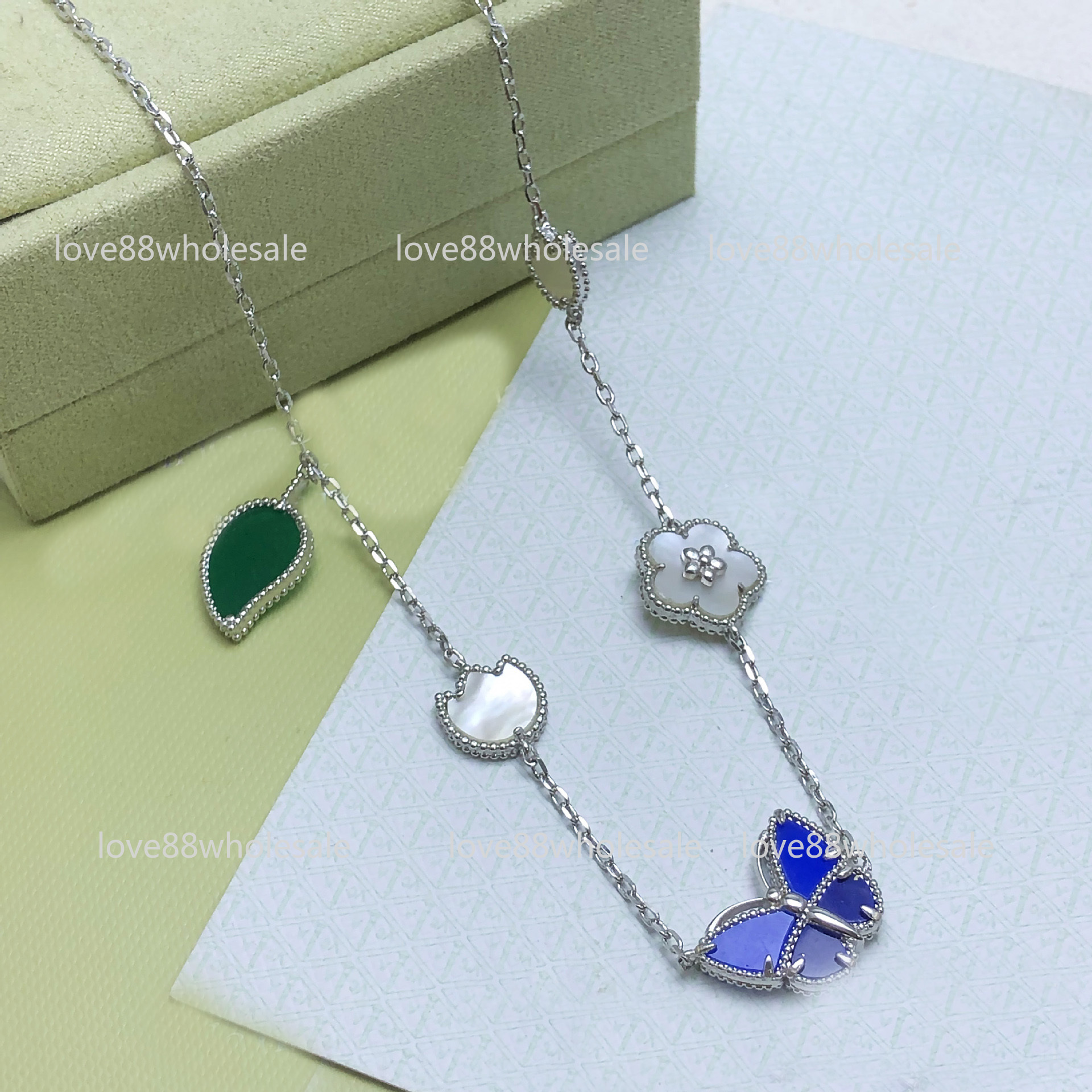 Luxury Designer Necklace Charm Pendant Necklace Flower Butterfly 18K Gold Silver Plated Chain Necklace For Women Men Party Designer Jewelry Lover Ch