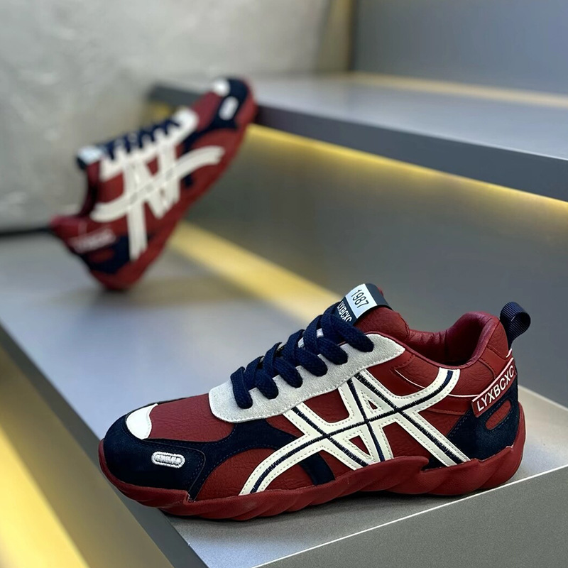 men's 2025 autumn and winter fashion versatile soft-soled Casual shoes low-top sneakers Korean style lace-up popular sports Designer shoes casu