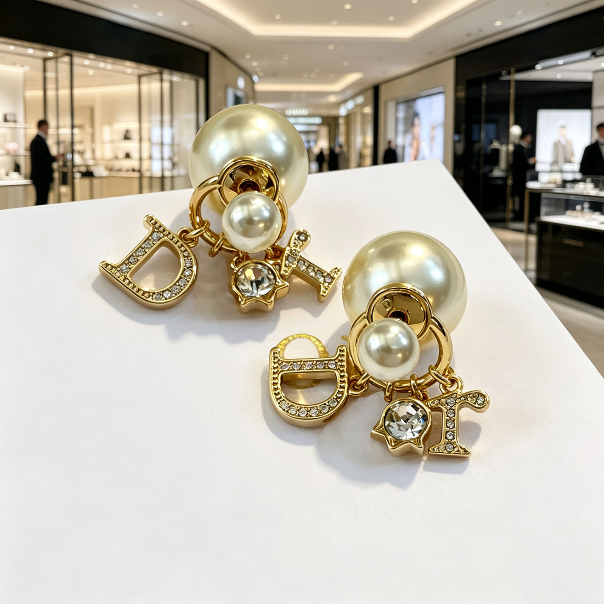 designer 26 New style large and small pearl diamond stud earrings, light luxury, fashionable, high-end, elegant, classic, versatile for everyday wea