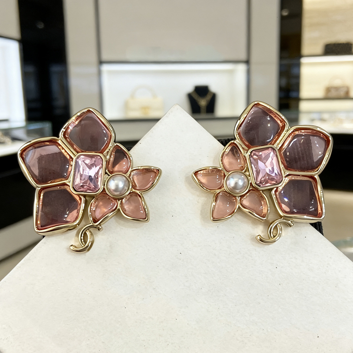 designer Zircon star bee-themed trendy new summer collection, popular style, elegant women's earrings, high-end and luxurious, niche design