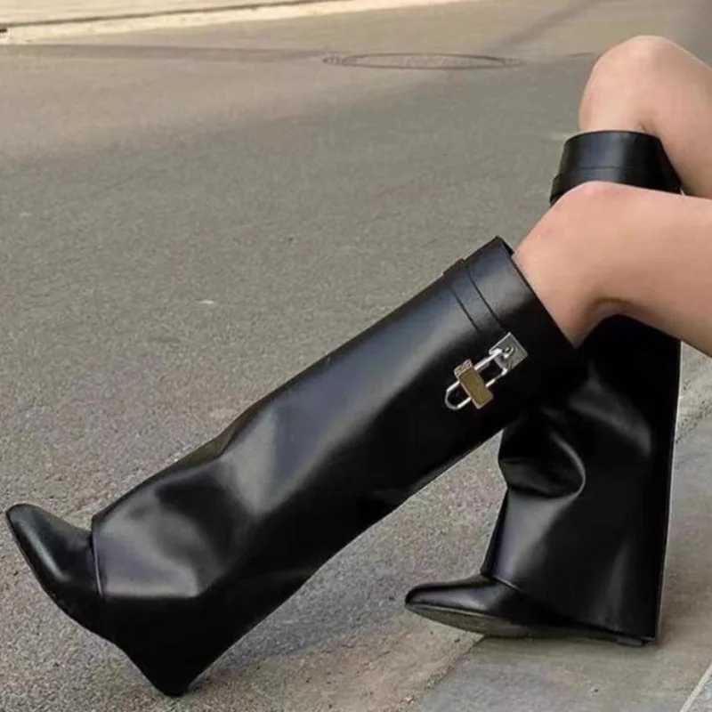 2025 Nuevas botas altas puntiagudas atractivas Botas impermeables de PU de color sólido ocasionales Botas cómodas de un solo paso para exteriores de