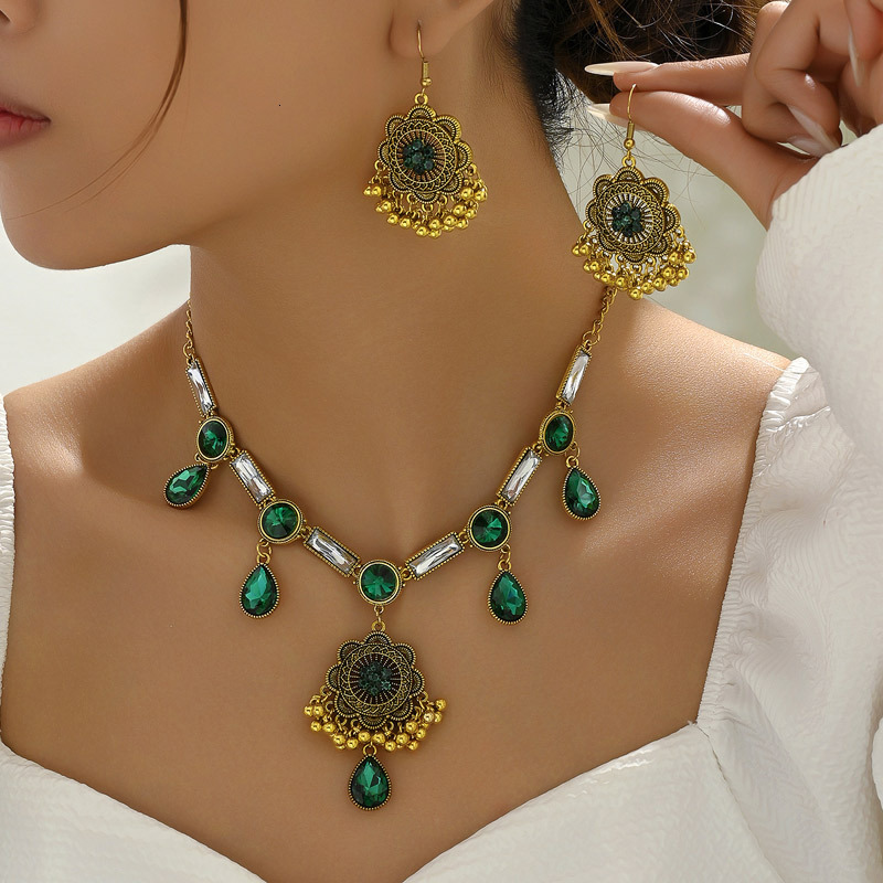 European American niche new fashion jewelry set: and earrings, exotic style vintage tassel necklace two-piece set