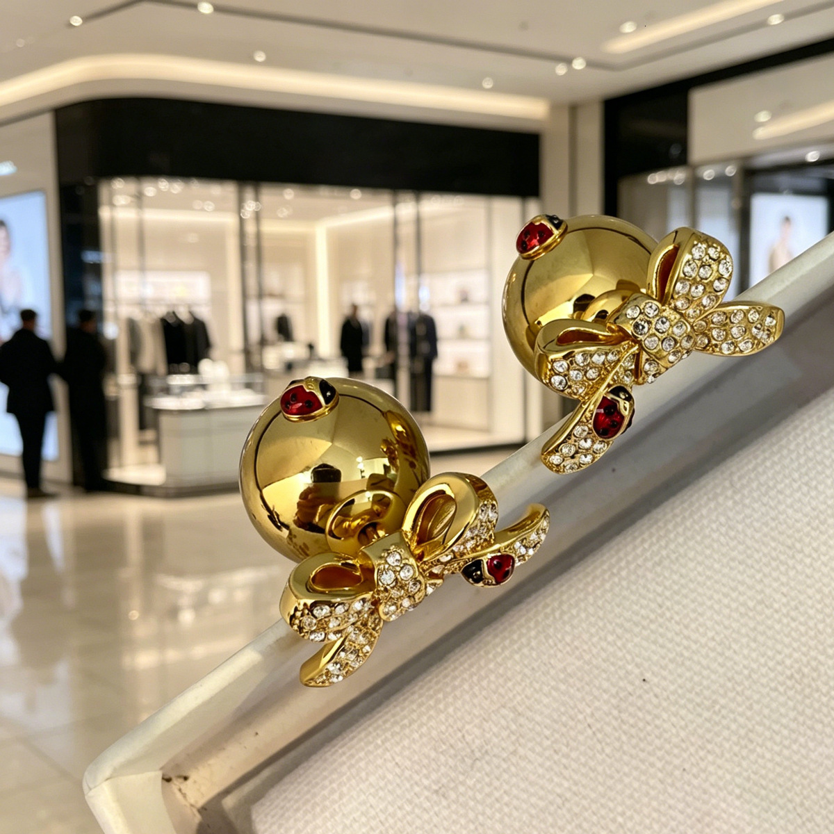 designer Exquisite bowknot pearl earrings for women, featuring full diamond design that can be worn in two different styles, offering a luxurious an