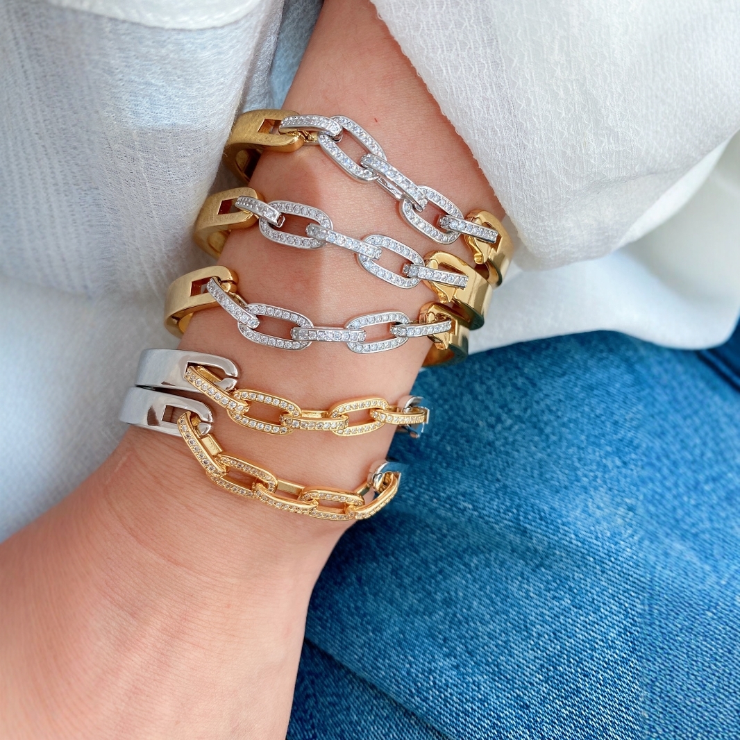 Luxurious designer French-style high-end geometric C-shaped open bracelet for women, a niche design that is fashionable and exquisite. Hand ring bra