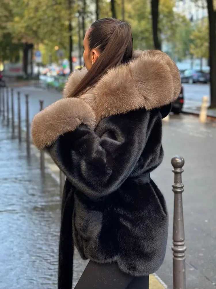 HH Woman Winter Fashion Casual Long Slves Belt Faux Fur Collar Hooded Loose Quilted Jacket Female Versatile Casual Warm Coat T260829