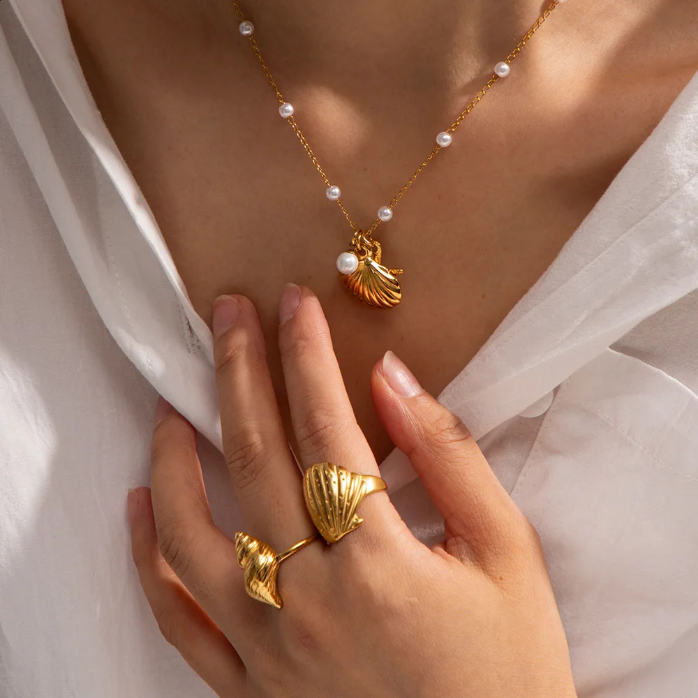 Retro Gold Necklace Ladies Stainless Steel Gold Color Shell Pearl Necklace Vintage Pendant Jewelry For Ladies Gift 260921