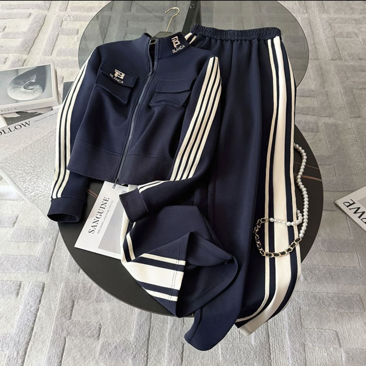 Stunning Navy Blue Casual Sports Suit For Women Spring And Autumn Fashionable Slimming High End Sweatshirt Two Piece Set Luxury Jacket top pants
