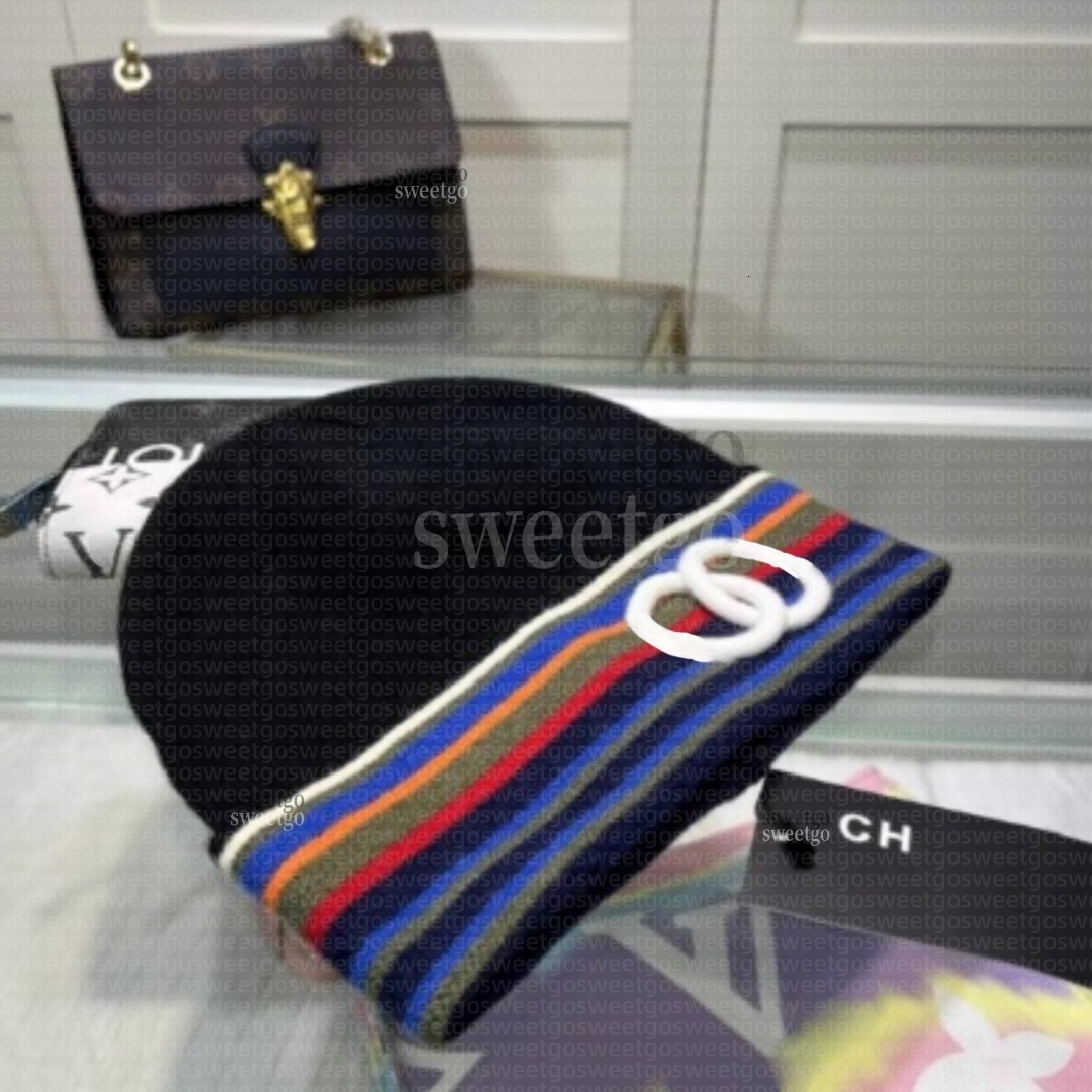 Classic beanie hat fashion designer pom poms classic twill knit hat letter embroidery luxury Italian brand wool hat autumn and winter quality plush
