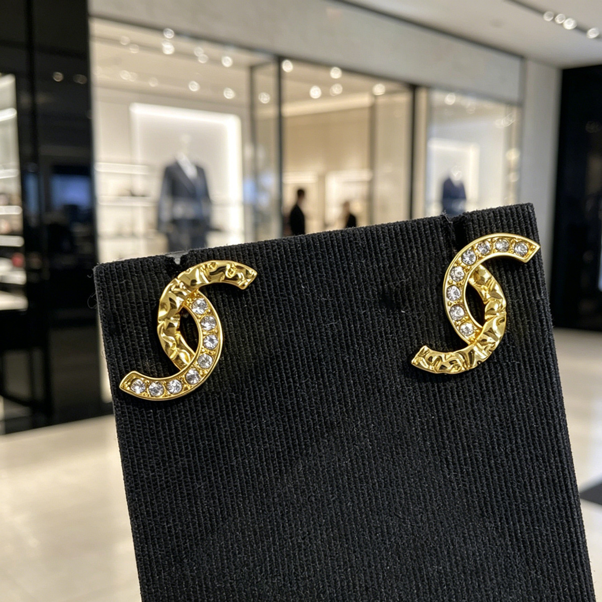 designer Wholesale of new spring summer styles: chic, elegant, and trendy half-textured, half-rhinestone earrings, available in stock for immediate