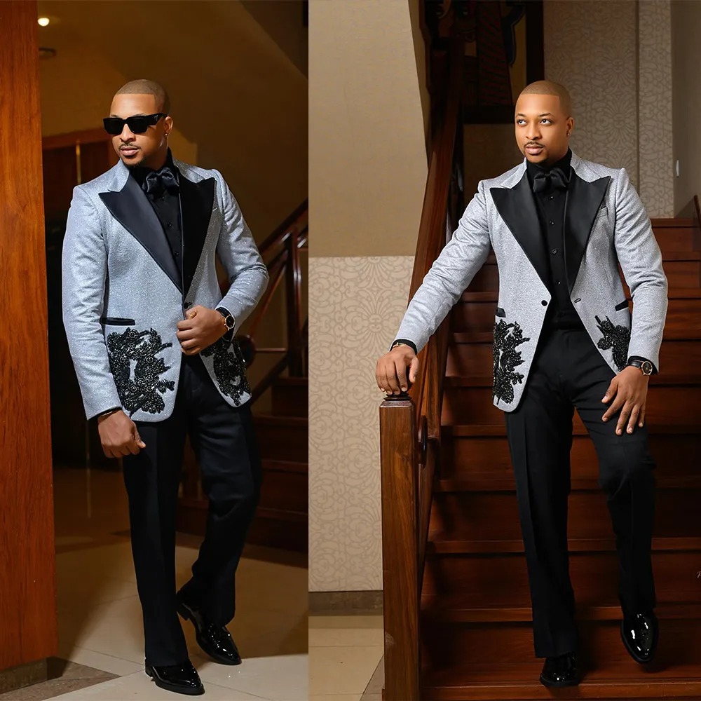 Luxurious Men's 2 Pieces Wedding Groom Suits Peak Lapel Beaded Applique One Button Blazer Straight Pants Sets Customized Formal Birthday Party