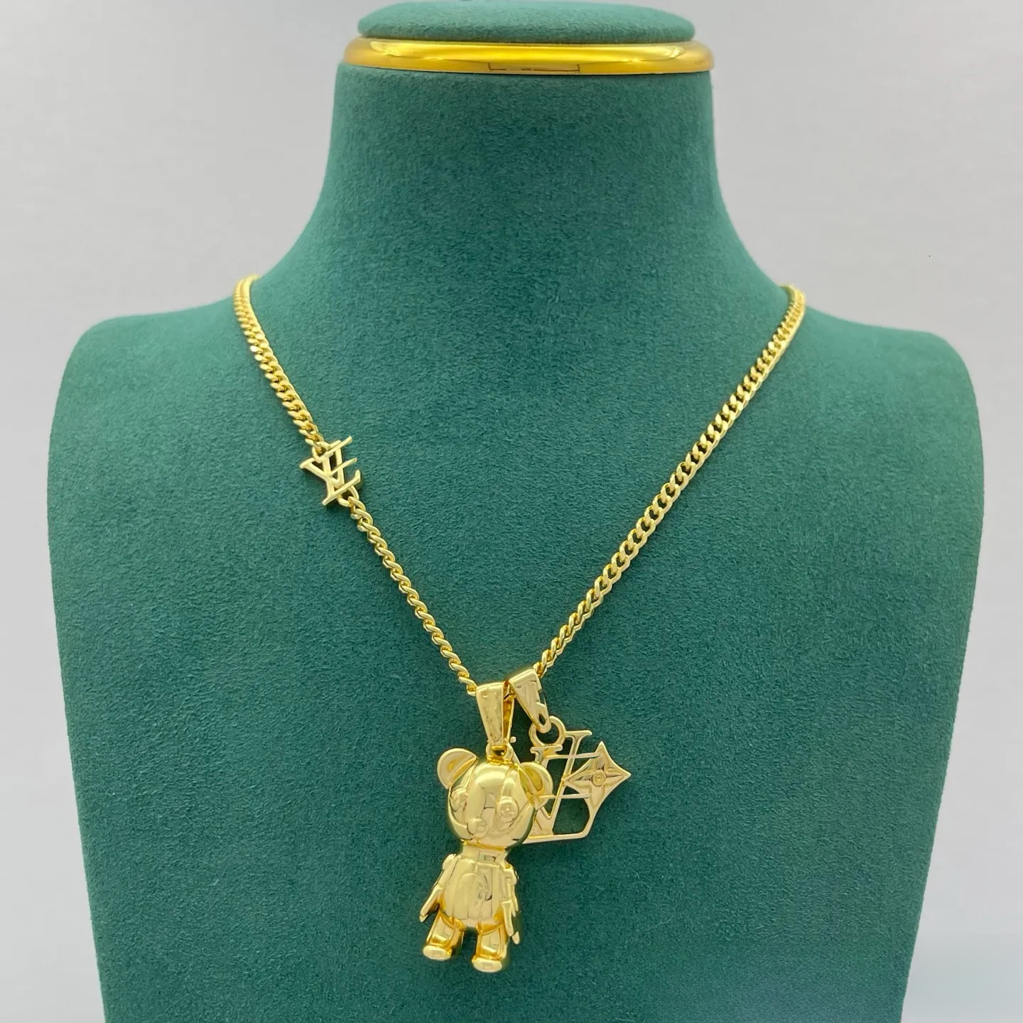 2026 Collier pendentif haut de gamme en laiton cuivre femmes classiques Designer lettre cristal colliers chaînes Inaly diamant perle bijoux de ma