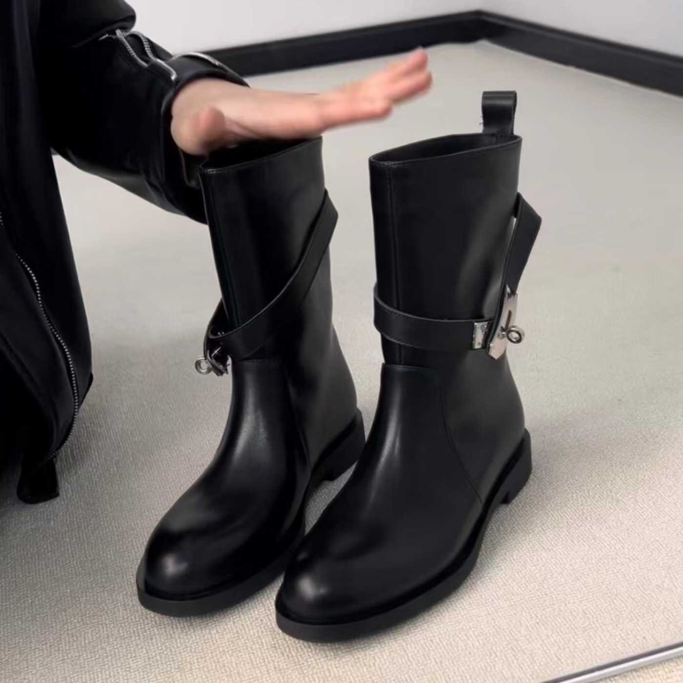 Botas de media pantorrilla versátiles de cuero genuino de nicho de estilo coreano para mujer 2025 botines de moda otoño/invierno botas de montar de