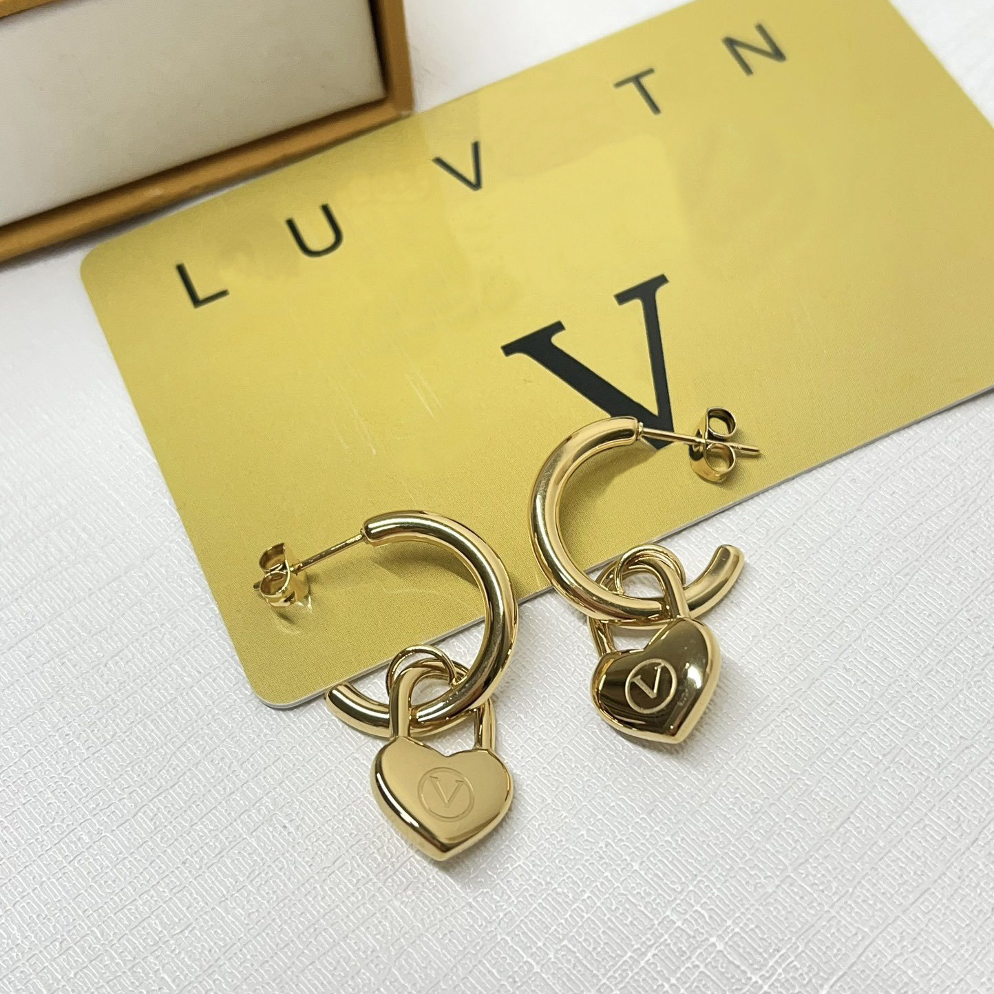 Unique Designer Gold Plated Heart Shaped Pendant With Letter Earrings A Luxurious Gift Suitable For Womens Commuting Parties Paired Jewelry