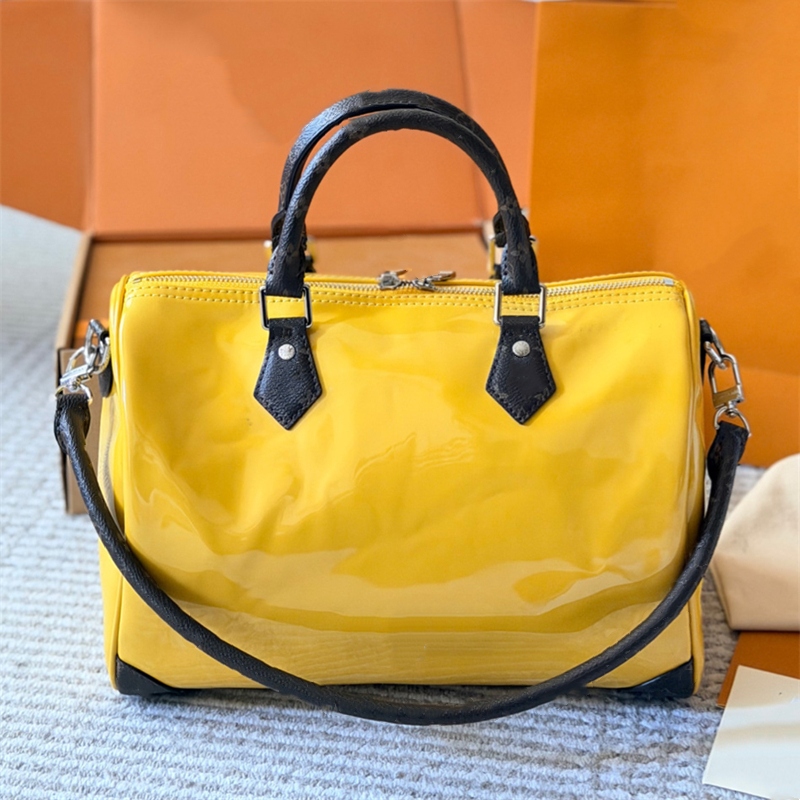 2026 Women Shiny Travel Bag Designer Duffel Bags Patent Leather Glossy Tote Bags Luxury Handbag Shopping Totes High Quality
