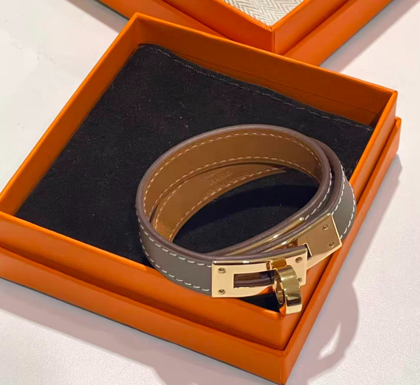 Designer Women Men Leather Bangle Bracelet Metal Lock Clasp Wristband Adjustable Daily Party Fashion Jewelry
