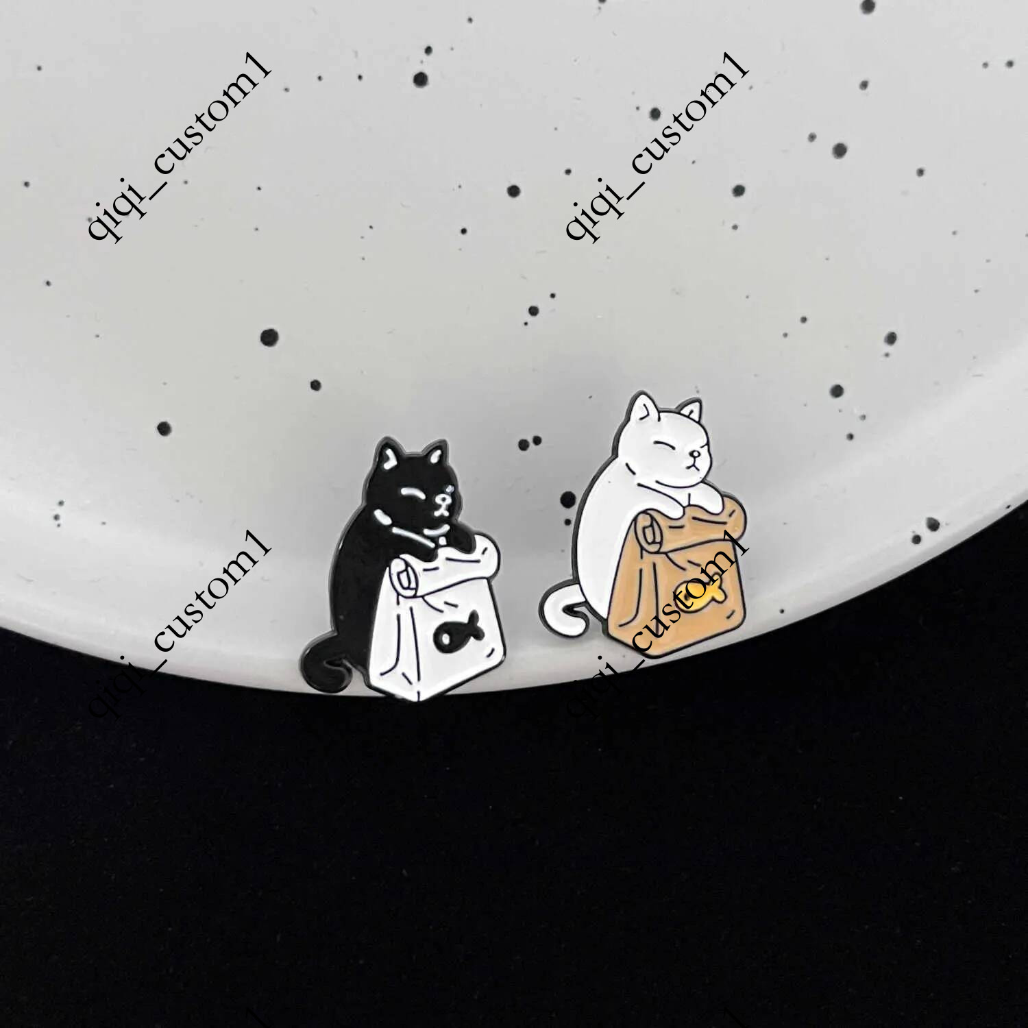 Cute black white animal badge simple and stylish cartoon cat food shape alloy accessory brooch X260801