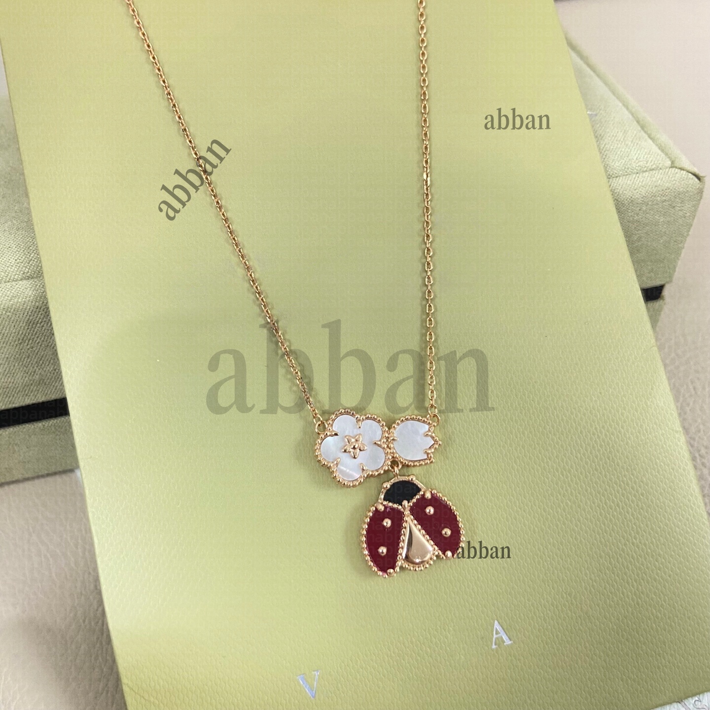 Phantom Butterfly Pendant Necklace for women Five Flowers with Diamond Bracelet designer Jewelry Women collarbone Chain Engagement gift