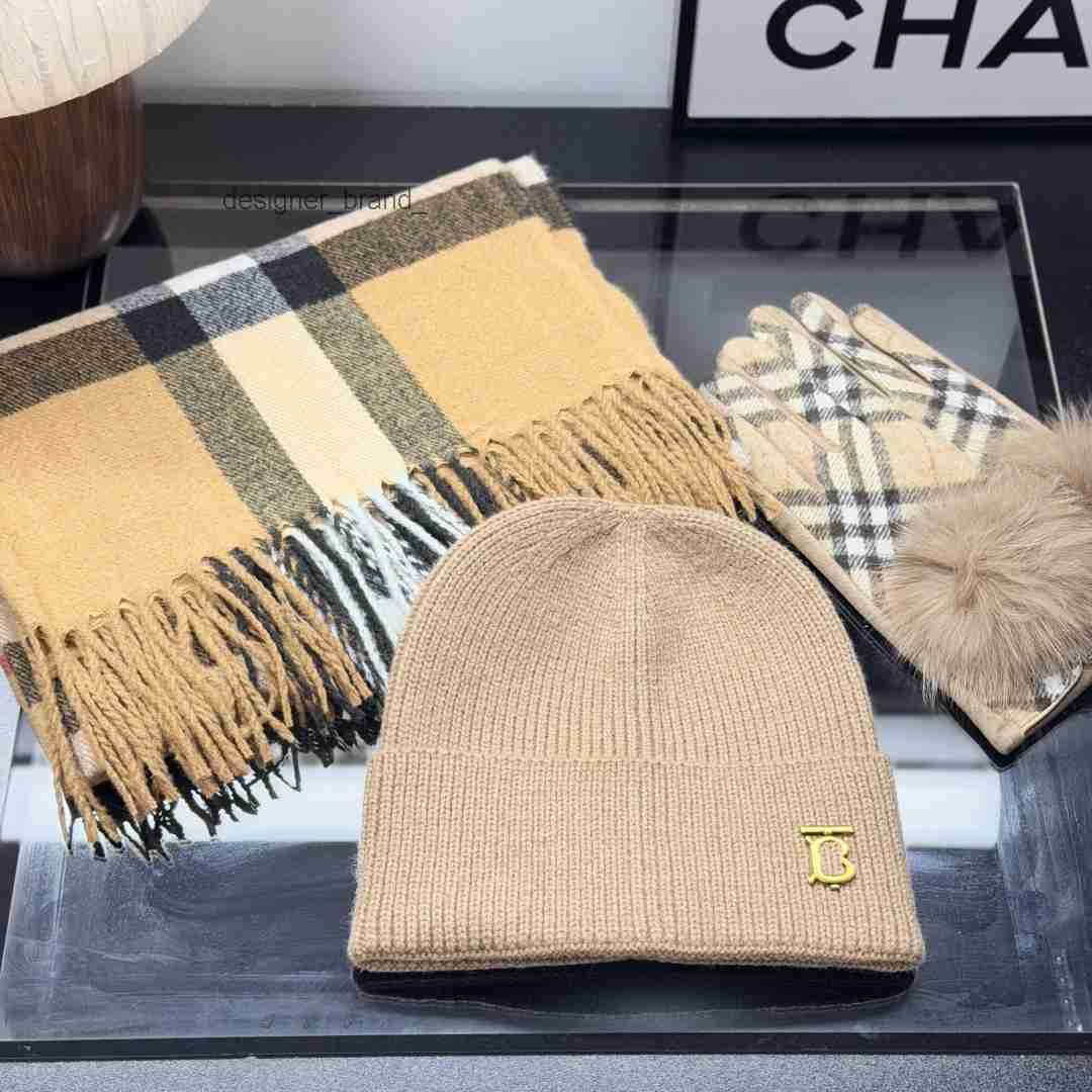 Men Warm Knitted Hat Fashion Thermal Winter streetwear Couple Accessory SetWomen Winter Knit Beanie Hat Scarf Gloves 3 Pcs Set Classic Checkered