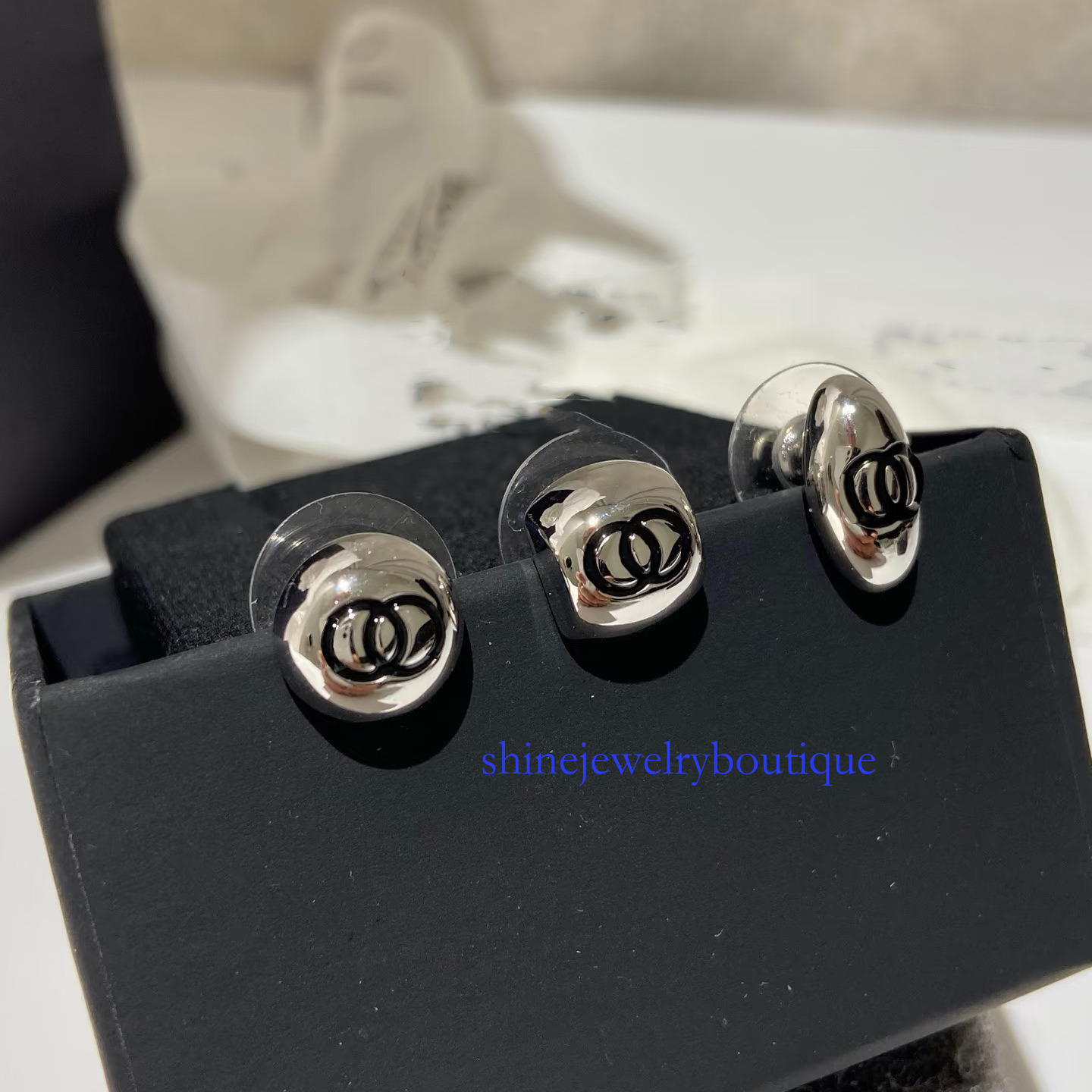 cc earrings B small elegant black gold stud earrings for women a touch of versatile and stylish earrings