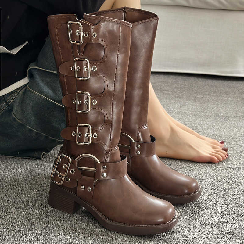 Botas de punta de metal cuadrado hasta la rodilla botas altas mujeres negro PU cuero punk botas largas mujer otoño 2025 tacones gruesos botines de m