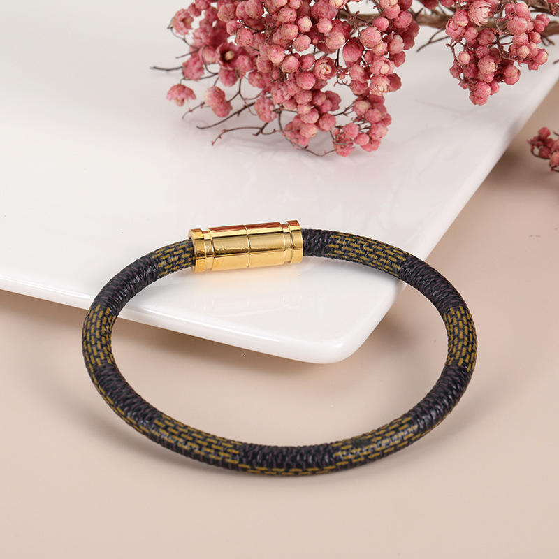 Joyería de diseño Pulsera Lvsi Pulsera de cuero vintage, un accesorio único y elegante para mujer.