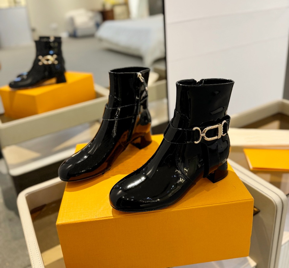 Zapatos de vestir de diseñador para mujer, botas Chelsea de lujo para mujer, botines con punta redonda, correa decorativa, tacón de bloque, cremalle