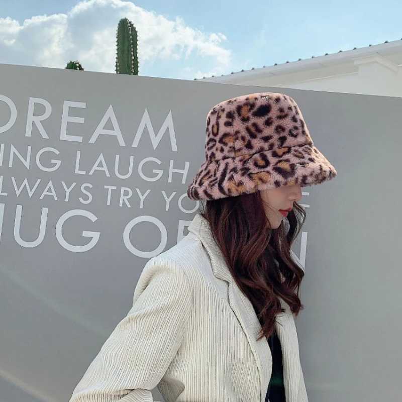 Fuzzy Print Women Bucket Hat Leopard Winter Warm Fluffy Plush Fisherman Hat Fashion Big Brim Casual Outdoor Daily Hat for Ladies M260921