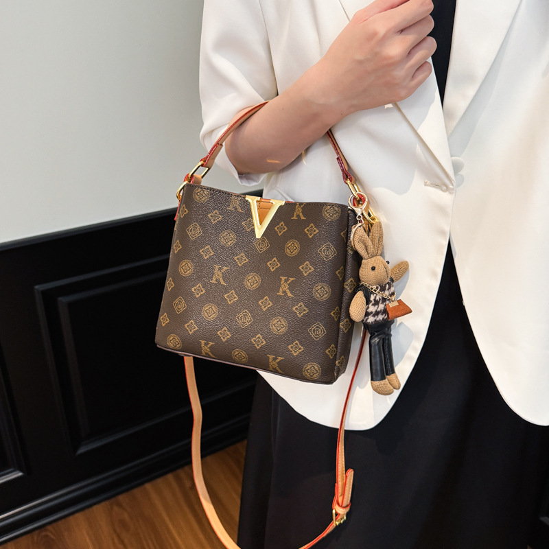Global free delivery luxury Casual Daily Handbag for Women Easy to Pair With Jeans Dresses