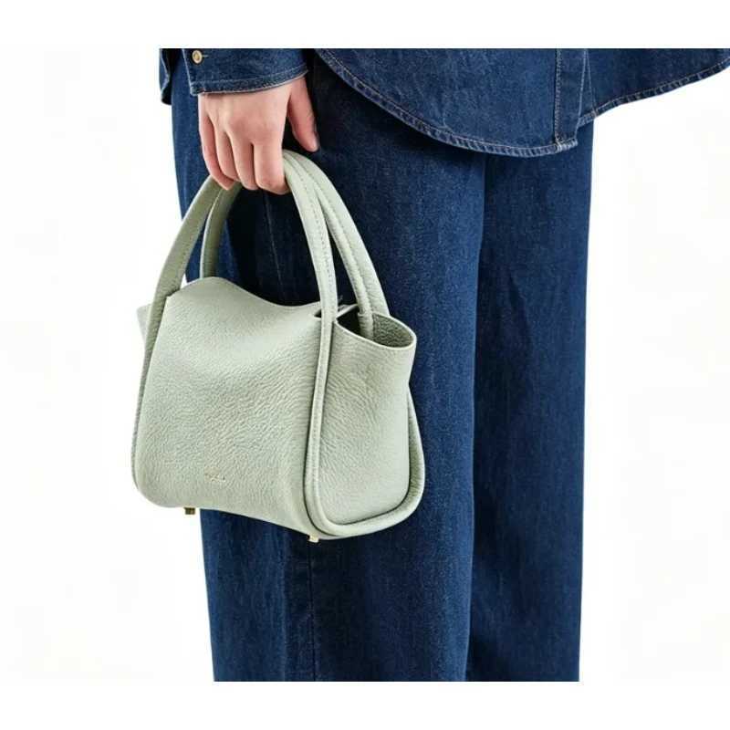 New Cross Body 2026 S Mini Yuanbao Bag Fashion Mini Vegetable Basket Fall Small Bag and Winter Series Designer Models Handheld Crossbody H2609221