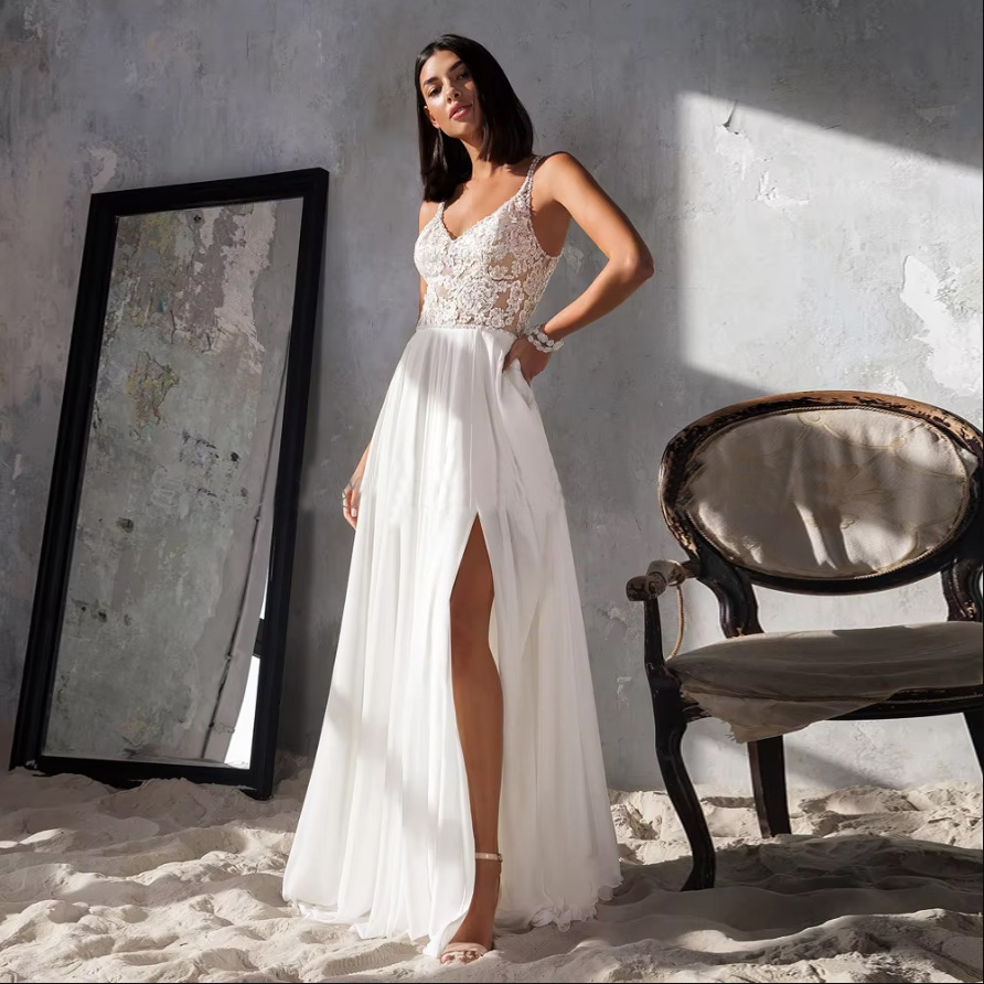 Sexy Boho Wedding Dresses V-neck Straps Lace Appliques Buttons Tulle Split A-line Bridal Party Gowns Beach 2027 Summe Vestido de Novia Robe De Maria