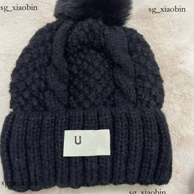Beanie Bobble Thicken Bonnet Woolen Designer Mens Cap Italian Trendy Warm Winter New Wool Luxury Knitted Hat Hot