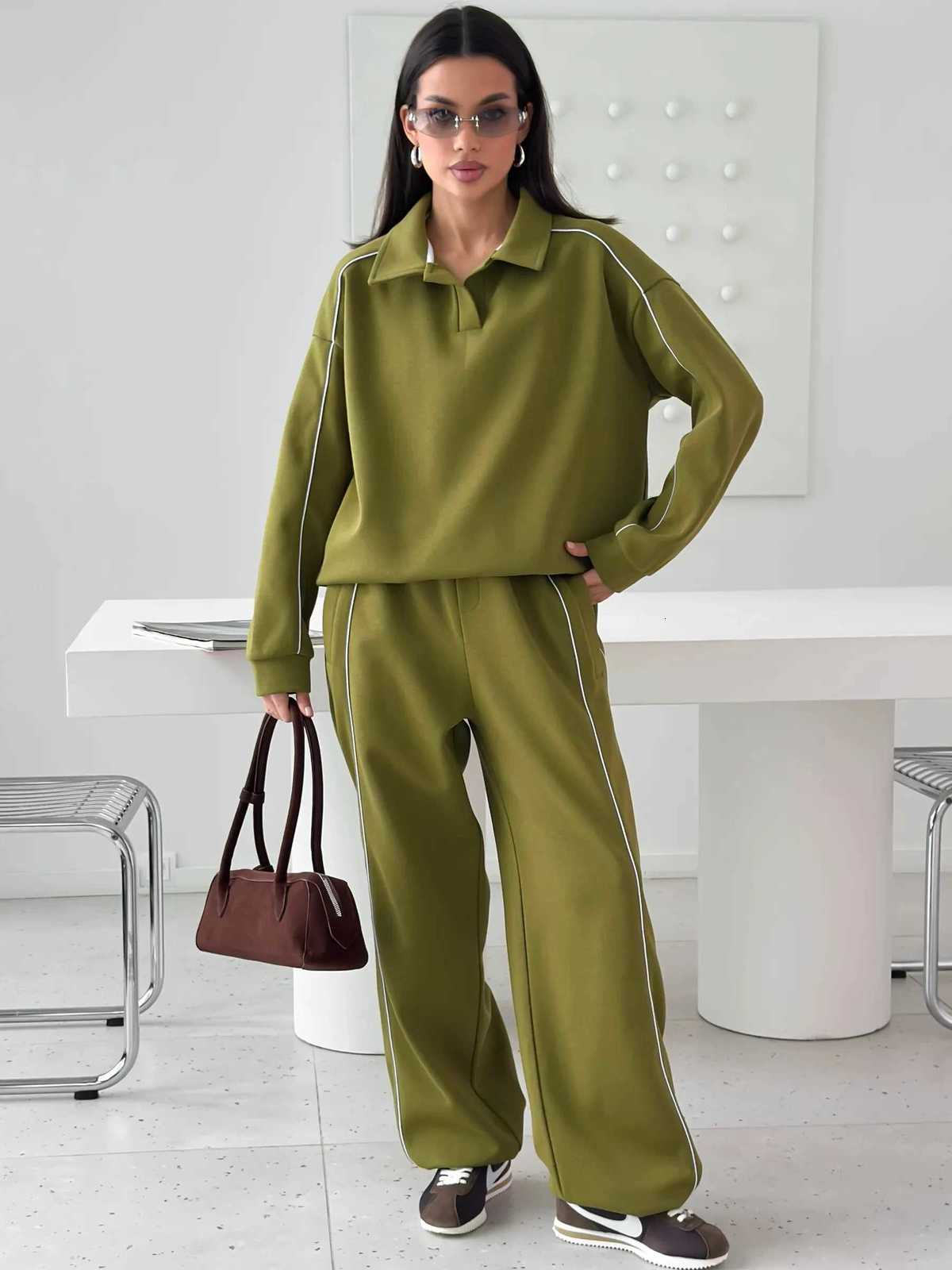 Tracksuits 2026 Autumn Men's Women 2 Piece Tracksuit Long SLeeve Top Wide Leg Pants Set Side Stripe Sportswear Casual Outfit J260921