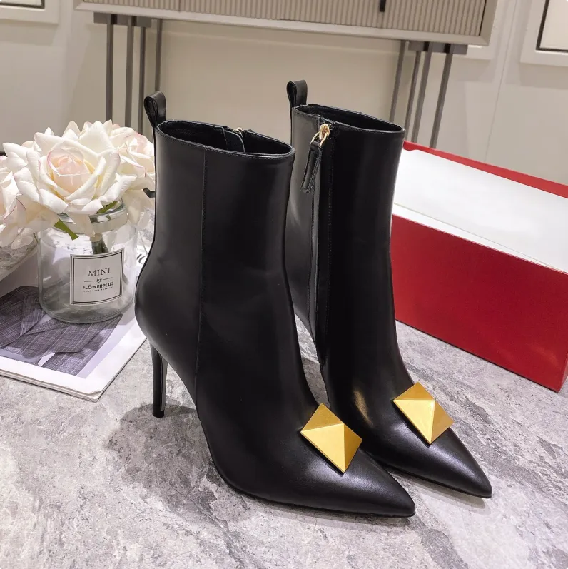 NEW Winter VT Ankle Boot Luxury Designer Autumn Winter New Women Short Boots One Rhinestone Stud Boot Pointed Toe Brown Black Calfskin Leather High