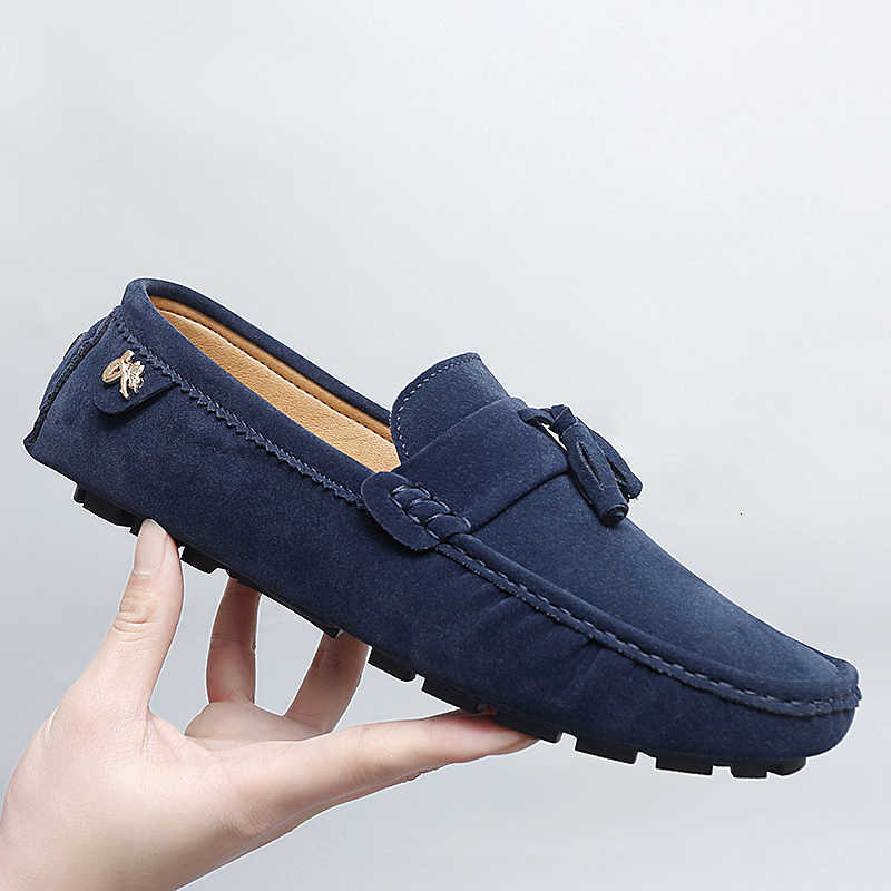 Shoes 2025 New Men's Casual Tassel Loafers with Soft Sole Korean Style Versatile fashion Casual Shoes British Style Slip-On Driving Trendy Shoe