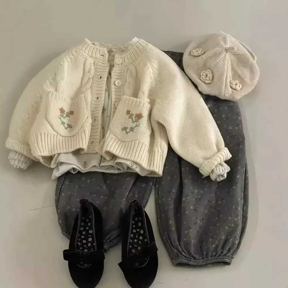Cardigan Pullover Girls' Knitted Sweater 2024 Autumn New Korean Version Baby Cute Warm Knitted Top for Children's Winter Wear Clothing C26