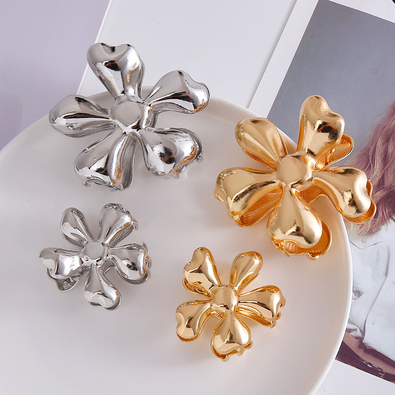 metal glossy flower clip stylish and unique shark clip design simple yet sophisticated a medium-sized hair accessory