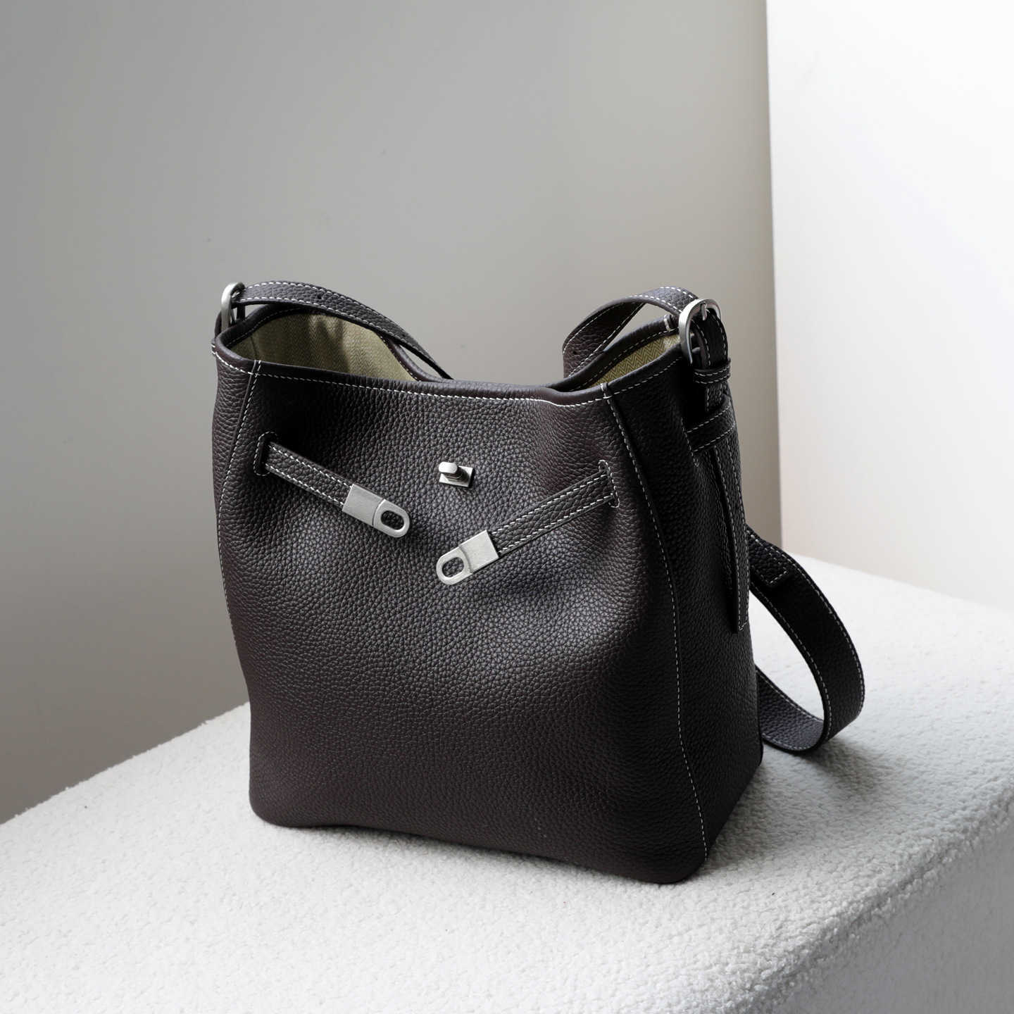 cowhide First-layer Cross bucket Body bag fashion women's bag new niche design large capacity simple high quality shoulder crossbody bag H26092