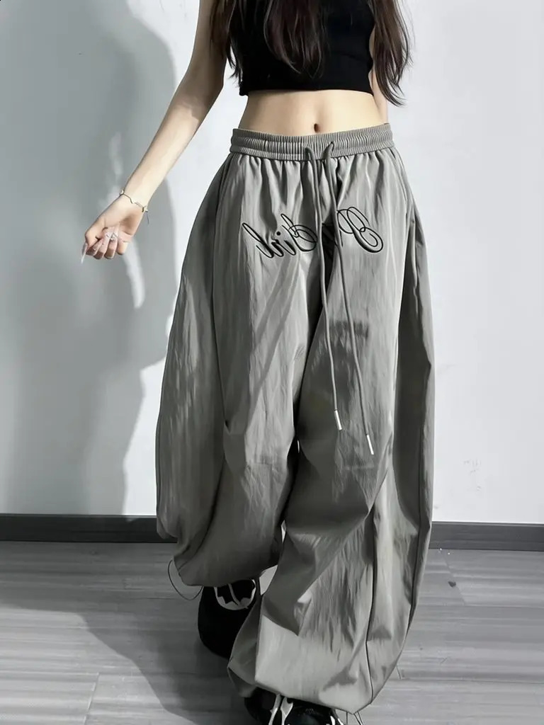 Y2k Streetwear Pantaloni cargo da paracadute da uomo Pantaloni larghi larghi casual Stampa elastica in vita Pantaloni curvi dritti hip-hop pieghetta