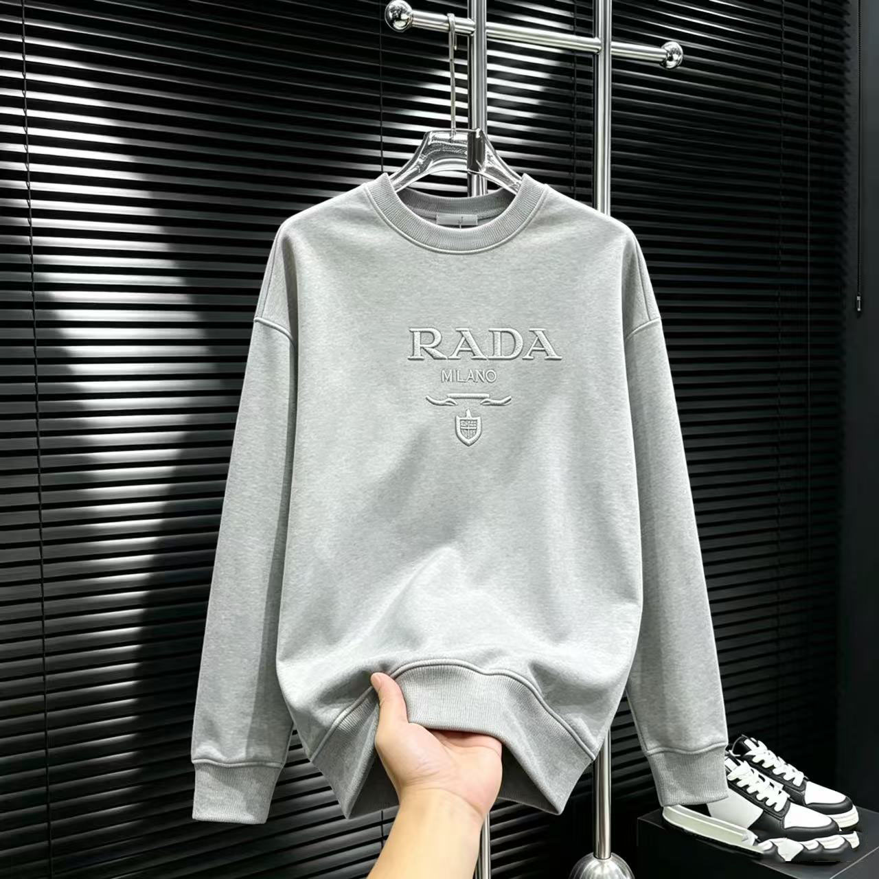 New autumn/winter trendy brand embroidered letter loose round-neck versatile casual men's and women's long-sleeved shirt