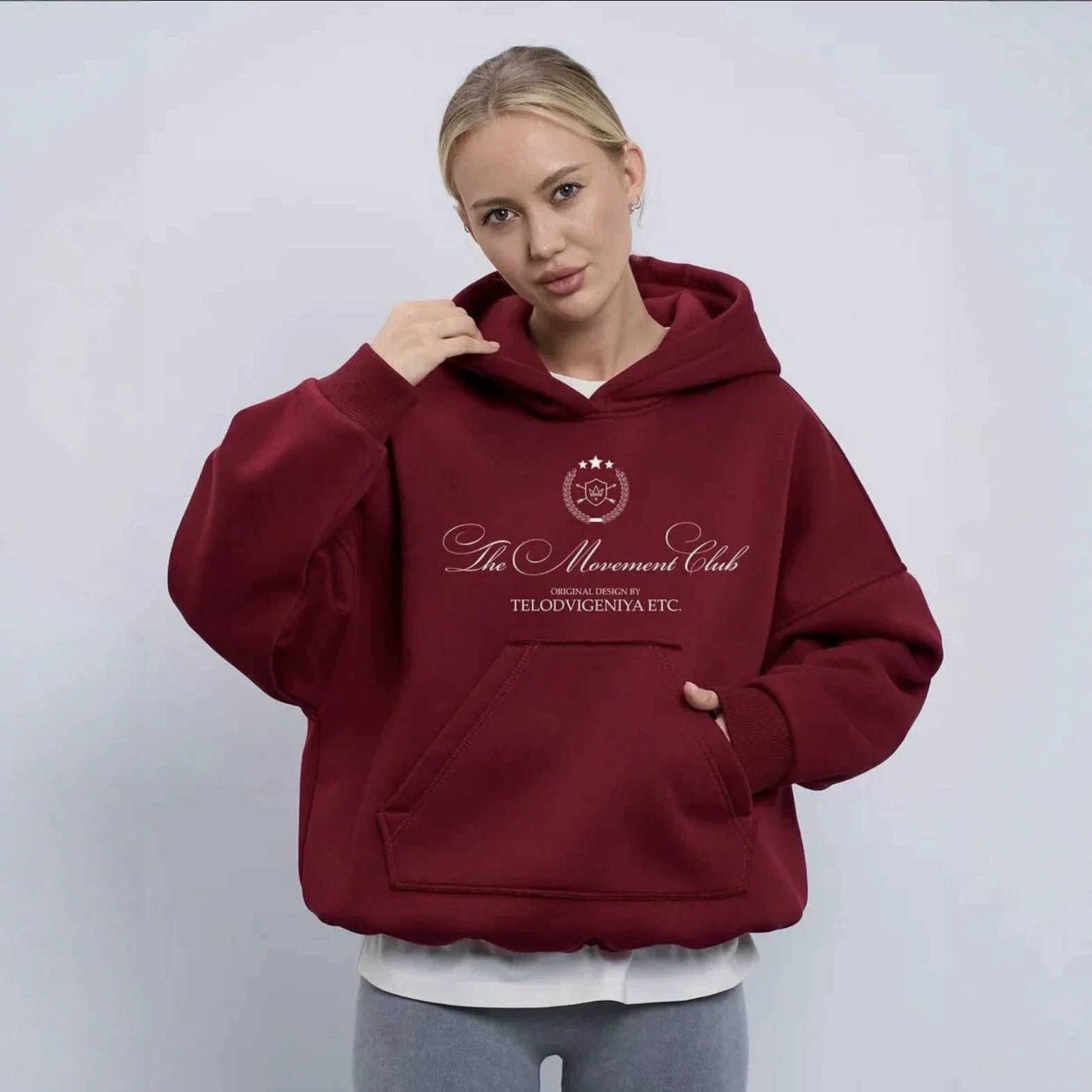 Felpa con cappuccio foderata in pile con stampa di lettere per abiti da coppia abbinati in stile autunno/inverno da donna, top versatile ed elegante