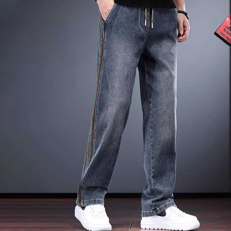 Jeans da uomo coreani Jeans da uomo Moda Pantaloni casual Pantaloni da gamba dritti da uomo retrò Pantaloni con coulisse in denim a righe laterali T