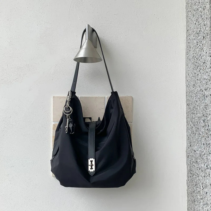 Fashion Bucket Shoulder Bag Korean Style Large Capacity Women Tote Casual Nylon Handbag Guangzhou High Quality 260922