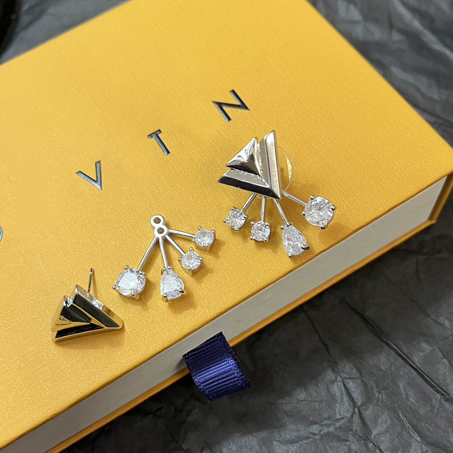 Exquisite Designer Gold Plated Zircon Earrings With Letters Luxurious Fashionable Gifts Suitable For Womens Party Travel Paired With Jewelry