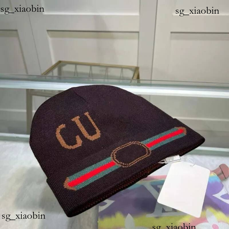 Designer For Women Men Fashion Embroidered Signature Vertical Stripe Beanie Hat Skull Caps Outdoor Travel Hats Keep Warm Hot