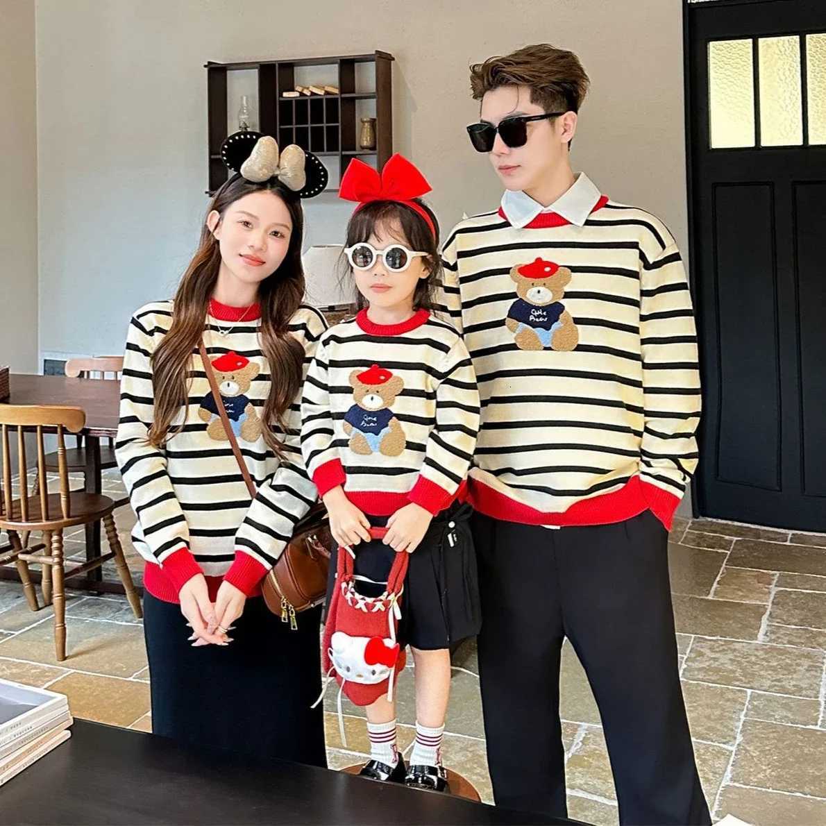 Christmas Pullover Family New Year Jumper Parent-child Matching Sweater Dad Son Clothes Knitwear Baby Knit Romper Mom Daughter Bear Tops C260921