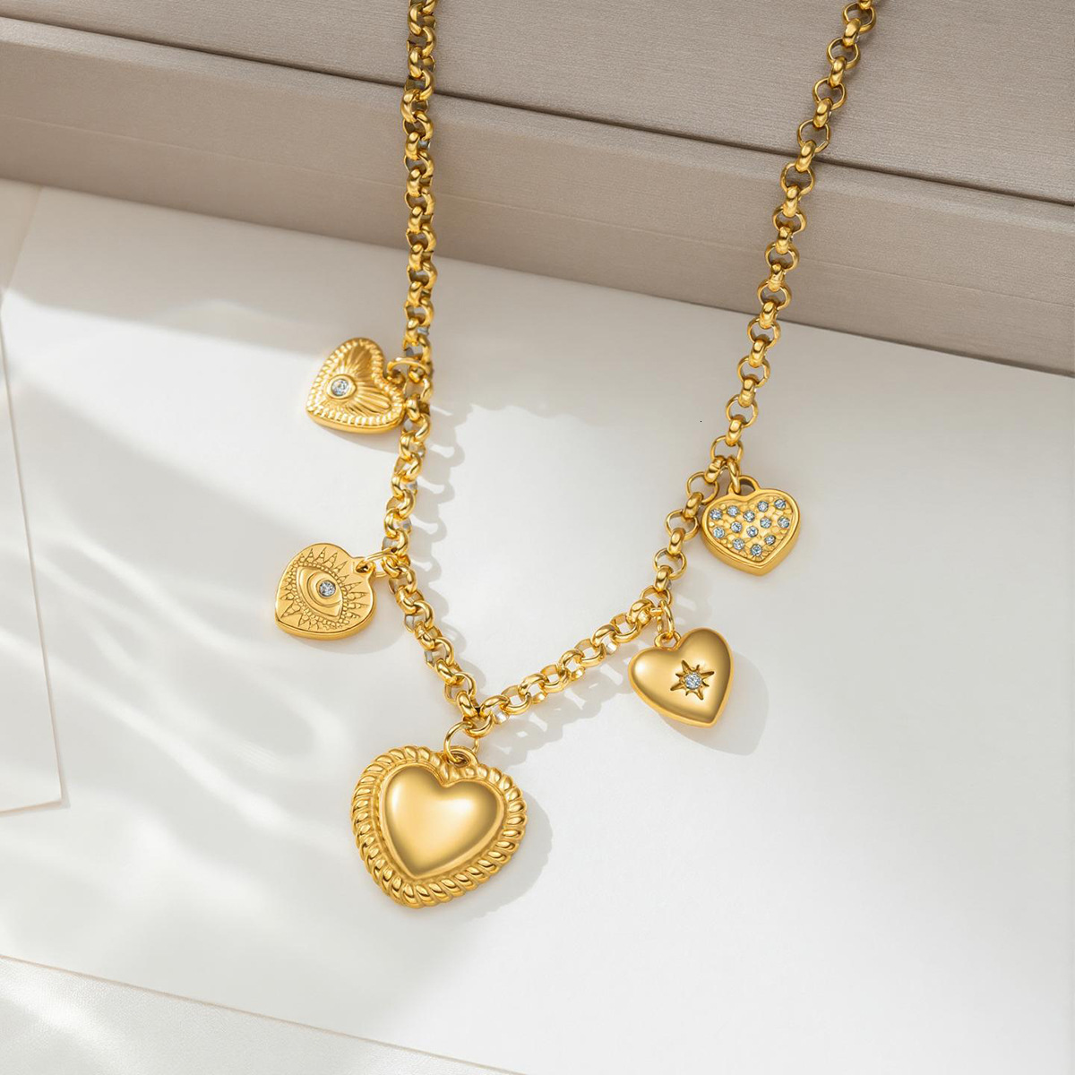 18K gold stailess steel multi-heart pedat ecklace, vitage devil eye desig, fully diamod-studded heart-shaped clavicle chai, versatile accessory for